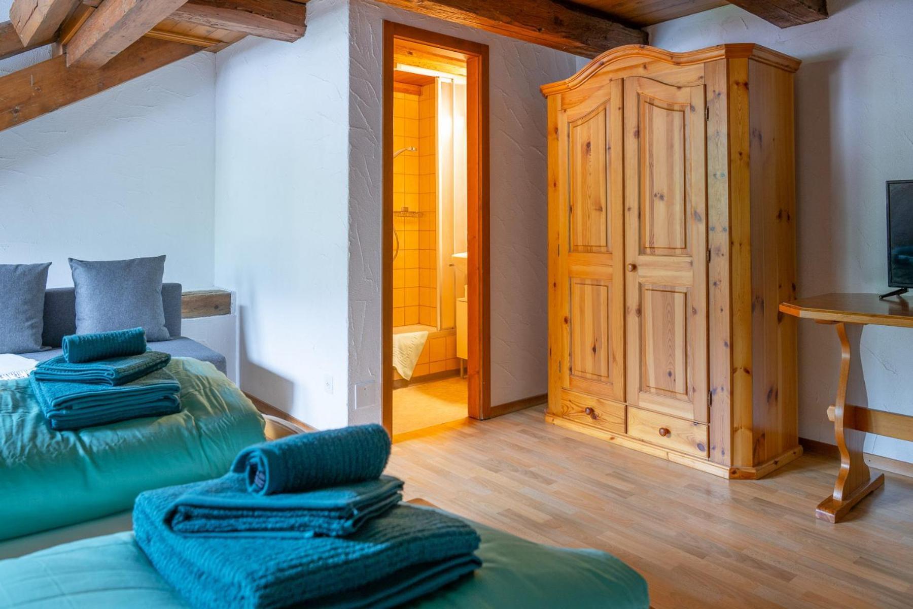 Chrona Bed & Breakfast Jenaz Cameră foto