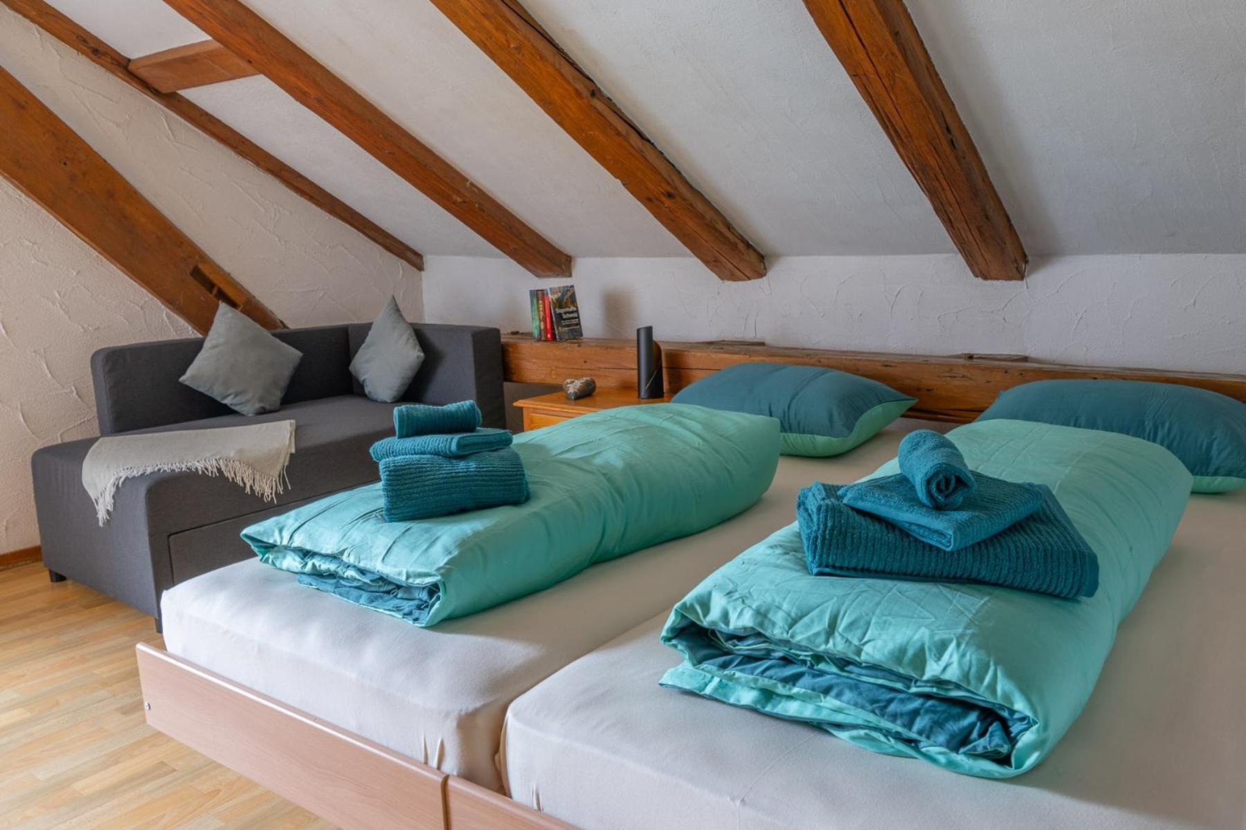 Chrona Bed & Breakfast Jenaz Cameră foto